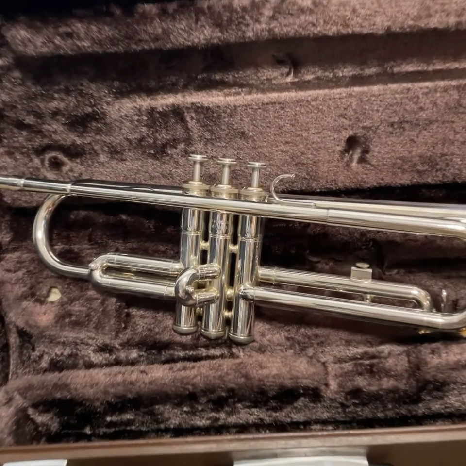 ヤマハ トランペット YTR-2320S シルバーラッカー ケース ミュート付 YAMAHA YTR-2320S silver Trumpet with Hard Case Mouthpiece musical