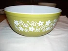 (RA) Vintage Pyrex 403  2.5 Quart Crazy Daisy Green Mixing Bowl