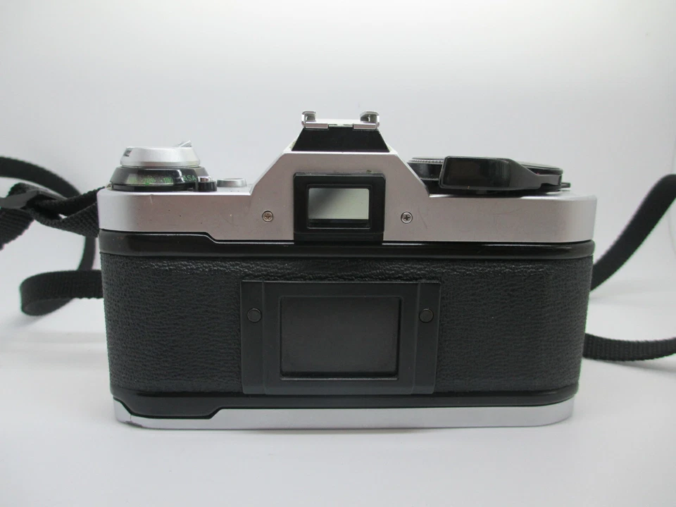 Canon AE-1 Program 35mm SLR Film Camera w/ 50mm f/1.8 FD Lens - WORKING PERFECT - Image 4 of 4