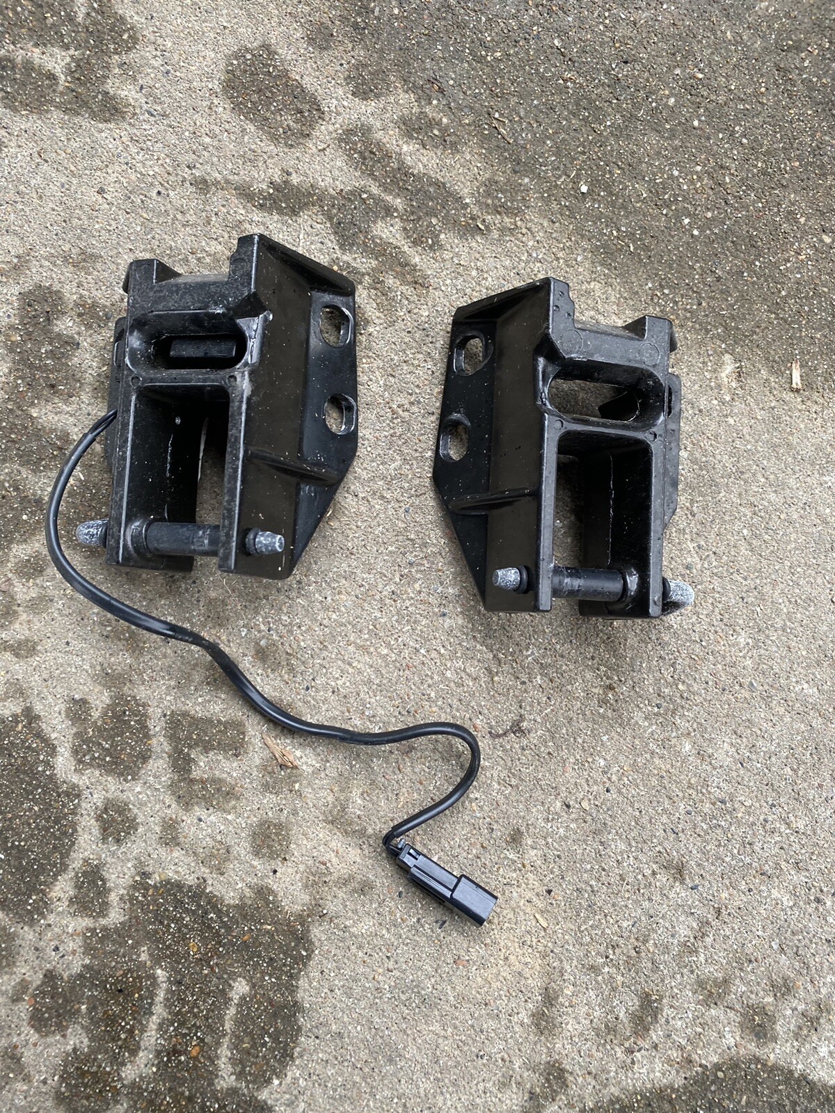 0609 Pontiac G6 Convertible Top Trunk Sensor Brackets Latch Pair eBay
