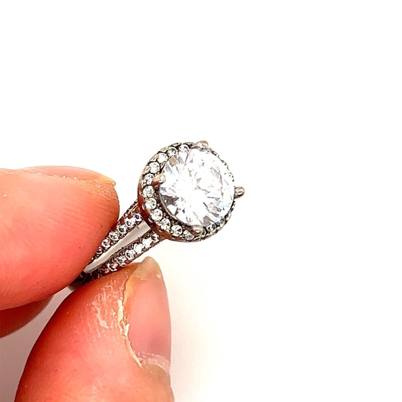 Lovely Solitaire Ring - image 2