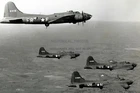BOEING B-17 FLYING FORTRESS IN BOMBER FORMATION FLIGHT WW2 WWII 4X6 PHOTO