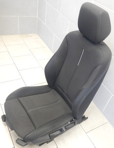BMW 1 / F20 / SITZ Fahrersitz / vorne links / STOFF (CL247)