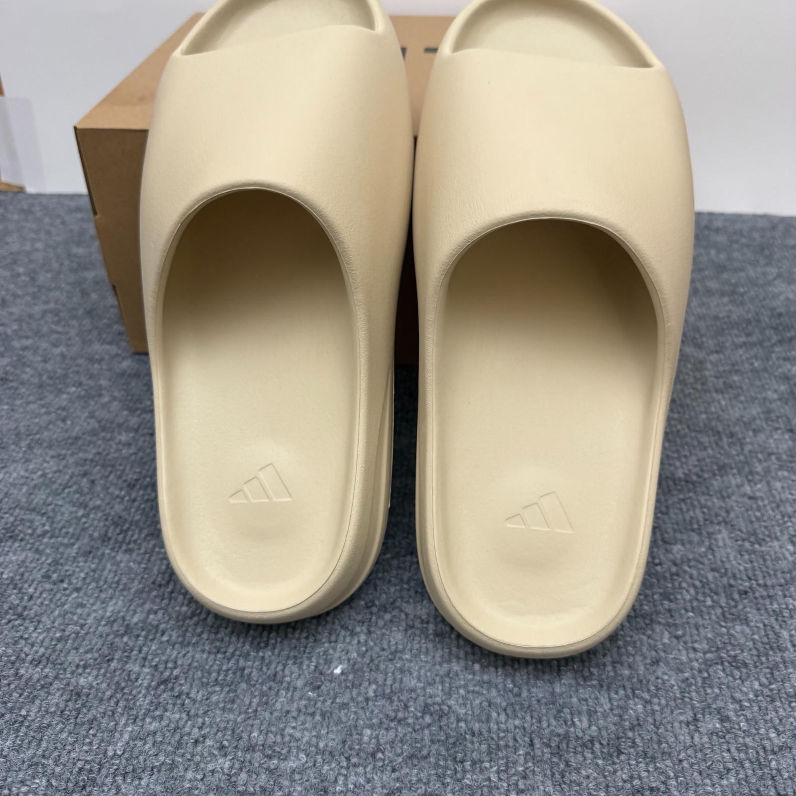Adidas Yeezy Slide Bone FZ5897 Men's Size 14 thumbnail 4