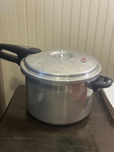 Pentola a pressione WearEver 8 Qt W92180 senza jiggler ma facilmente sostituibile