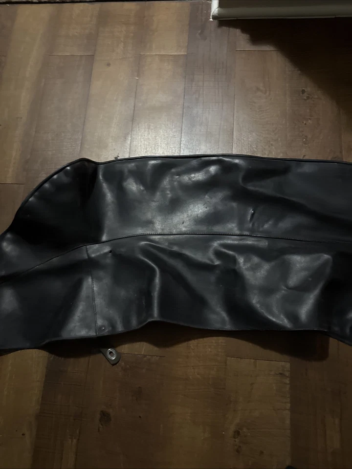 1970 - 1989 年阿尔法罗密欧蜘蛛黑色软顶靴盖二手状况良好原始设备制造商。 G — 第 3/4 张图片