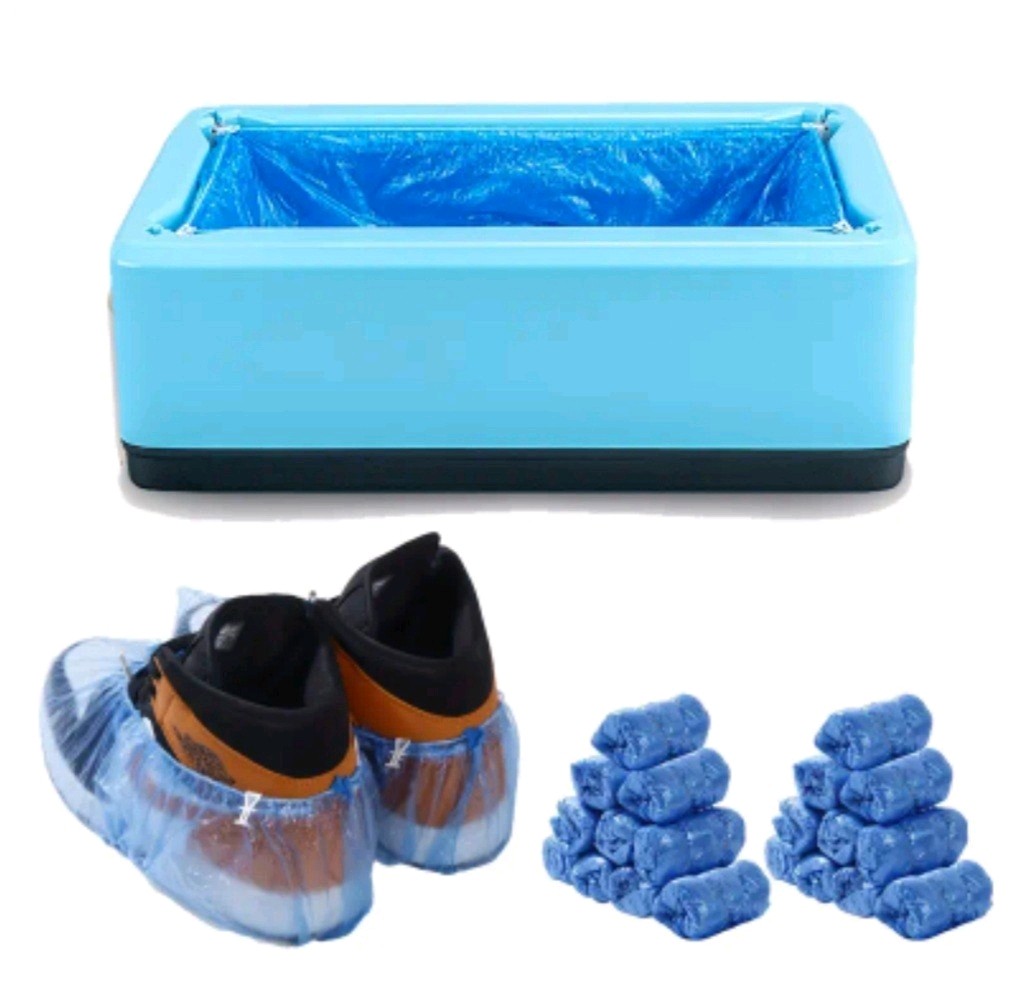 Couvre-chaussures automatique bleu contre les sols sales et les traces de boue