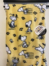 Peanuts Snoopy Yellow VelvetSoft Peanut Snoopy Throw 50x70 inch