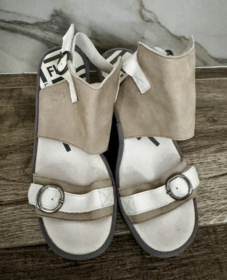 Fly London Verano Correa de Cuero Playa Divertido Tacones Ajustables Suelas Transparentes Talla 9 Foto 3 de 4