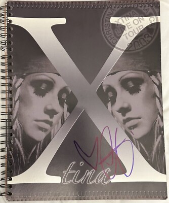 Christina Aguilera ツアーパンフレット 2003 christina aguilera signed Tour Book Stripped Rare Xtina Original