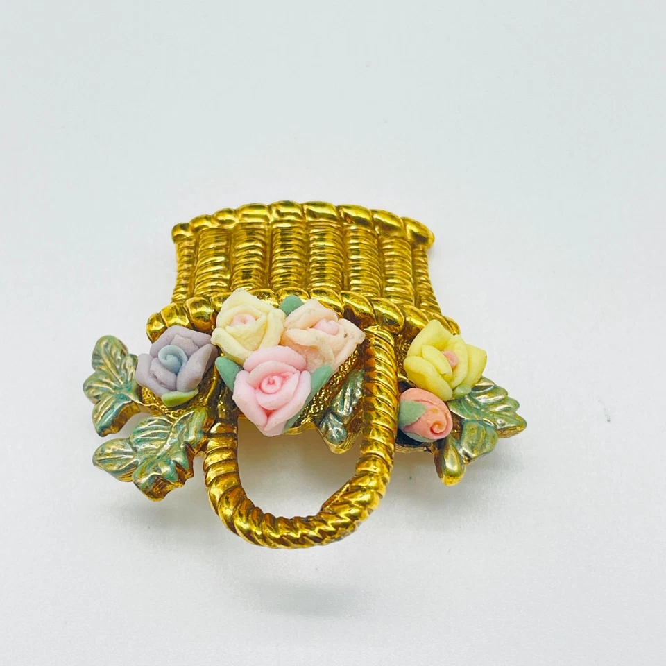 Prendedor canasta de flores MFA tono dorado multicolor cerámica floral museo de bellas artes Foto 3 de 4