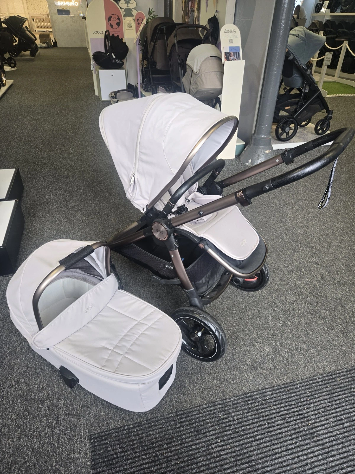 Mamas And Papas Ocarro Stroller And Carrycot - Studio