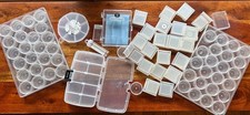 Duża partia plastikowych pojemników organizujących na małe przedmioty!