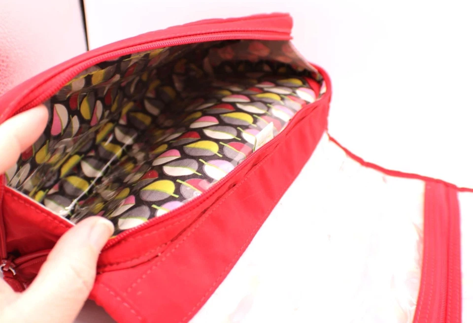 Vera Bradley Rojo Acolchado Colgante Organizador de Viaje Cosméticos Artículos de Aseo Estuche 11x9" Foto 4 de 4