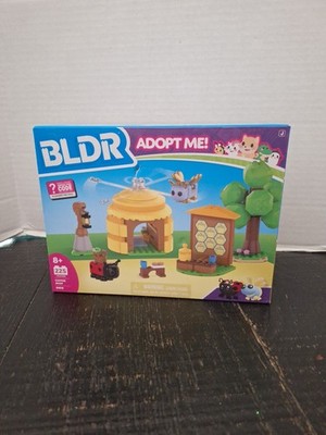 BLDR Adopt Me! Coffee Shop Interior With Queen Bee Building Set 225pc NEW