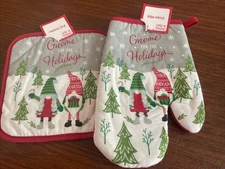 NWT~Holiday / Xmas Pot Holder & Oven Mitt ~Gnome For The Holidays~