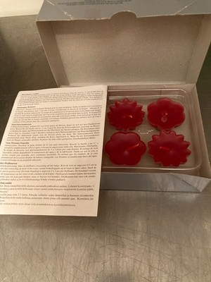 Set of 4 PartyLite Red Shaped Mini Floaters Candles - ap6