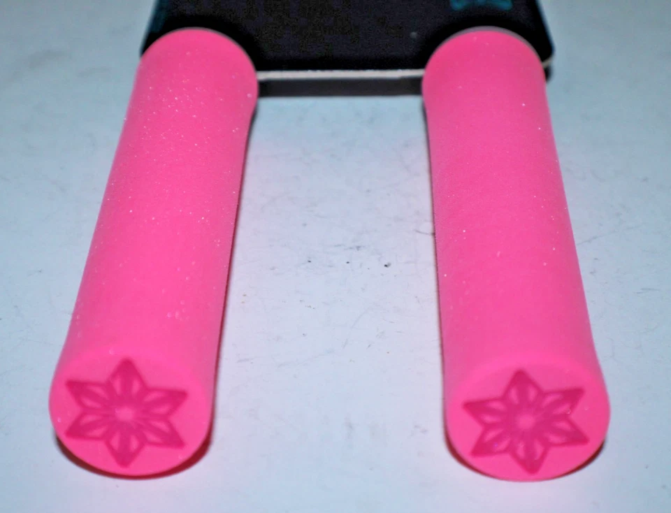 SUPACAZ Supalite 9g Lightweight Slip-on Bike Handlebar Grip Neon Pink Ships Free - Image 4 of 4