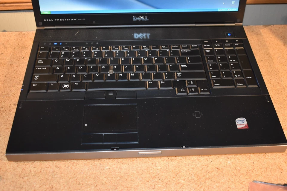 Estación de trabajo móvil Dell Precision M6400 17" Windows XP Pro x64 NVidia 3700 WUXGA Foto 2 de 4