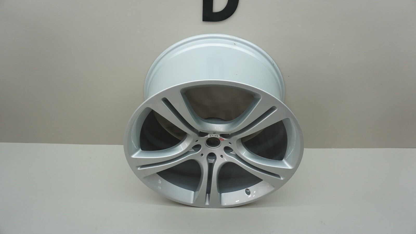 2012-2014 MCLAREN MP4-12C REAR WHEEL RIM 5 TWIN SPOKE 20" 20X11 OEM 28401147KS
