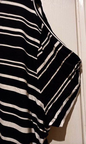 Ladies Plus Size Tops. Size 30. - Picture 2 of 3