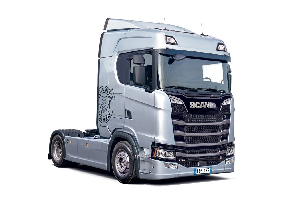 Italeri 1:24 Scania S770 4x2 Normal Roof ""Grey Cab"" Plastic Model Kit
