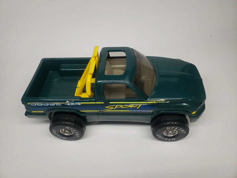 Camioneta pickup deportiva Dodge Ram 4x4 de plástico de 16" de juguete NYLINT 1995 de colección Foto 2 de 4