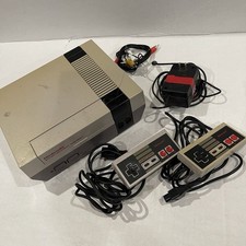 Nintendo Entertainment System / NES-001 Original Console Bundle / UNTESTED