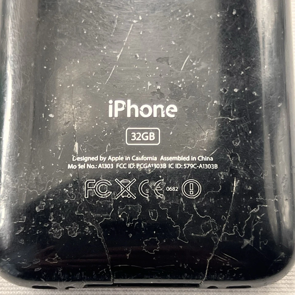 Apple iPhone 3GS 32GB Black A1303 Factory Reset w/ Cable – Tested Used - Image 3 of 4