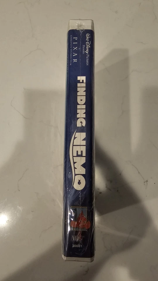 Brand New Sealed Finding Nemo VHS 2003 Disney Pixar  Toys “R” Us Sticker - Imagem 3 de 3