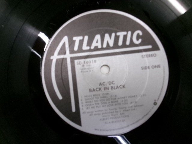 AC / DC Back in Black 12