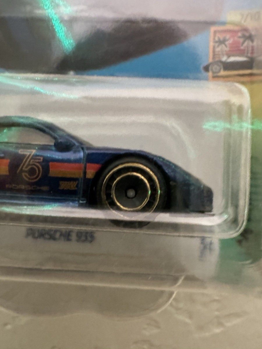 Hot Wheels 2023 Super Treasure Hunt Porsche 935 HW Exotics 1:64 Con Protezione – Edizione Limitata