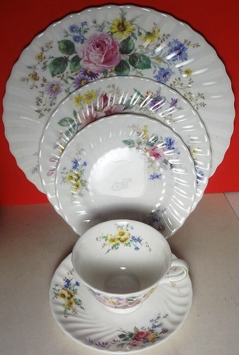 1938-59 ROYAL DOULTON ARCADIA - 5 Pc. PLACE SETTING H-4802 - TOP COND. (1 OF 6) - Picture 1 of 13