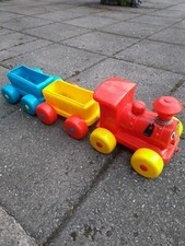 Kinderspielzeug Eisenbahn Lokomotive mit Anhängern Bunter Kunststoff 3-teilig 