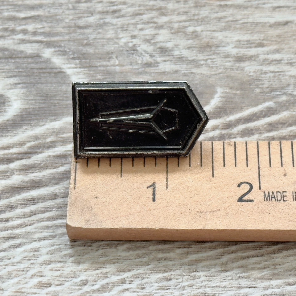 OEM Vintage Metal Chrysler Dodge Plymouth Valiant Duster Emblem Badge Name Plate Foto 2 de 4