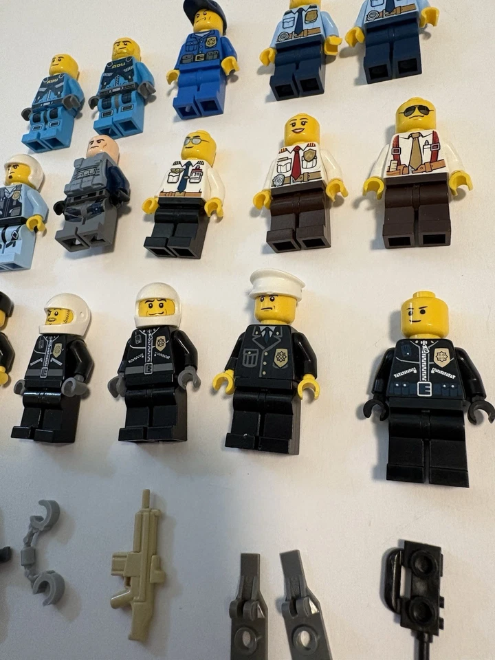 LEGO Minifigures Police Collection Vintage Lot With Accessories - Image 4 of 4
