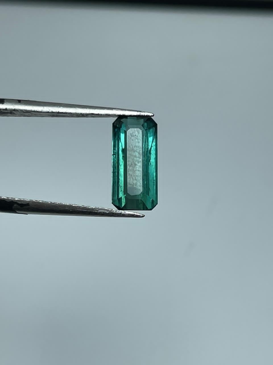 Tourmaline Indicolite naturelle en taille émeraude de 1,67 carat