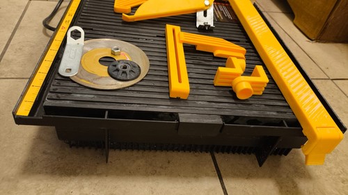 Wet Tile Saw, Diamond Wheel Blade, Plasplug Works Good - Picture 7 of 20