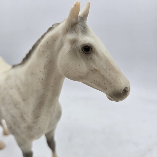 Breyer Horse Halla Flea Bitten White Textured Stone 1989 Long Tail Rare Figure - Picture 2 of 12