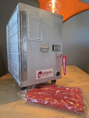 Air Berlin,  Flugzeugtrolley, Bord Box, Airbus, Boeing incl Inhalt + Decke