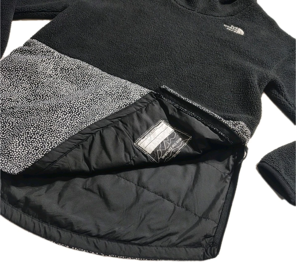 Pulôver com capuz The North Face meninas preto riit lã tamanho grande pontos brancos - Imagem 3 de 4