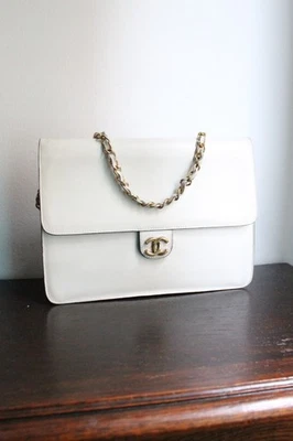 Chanel sac à main modèle Timeless vintage en cuir blanc crème - Photo 1/4