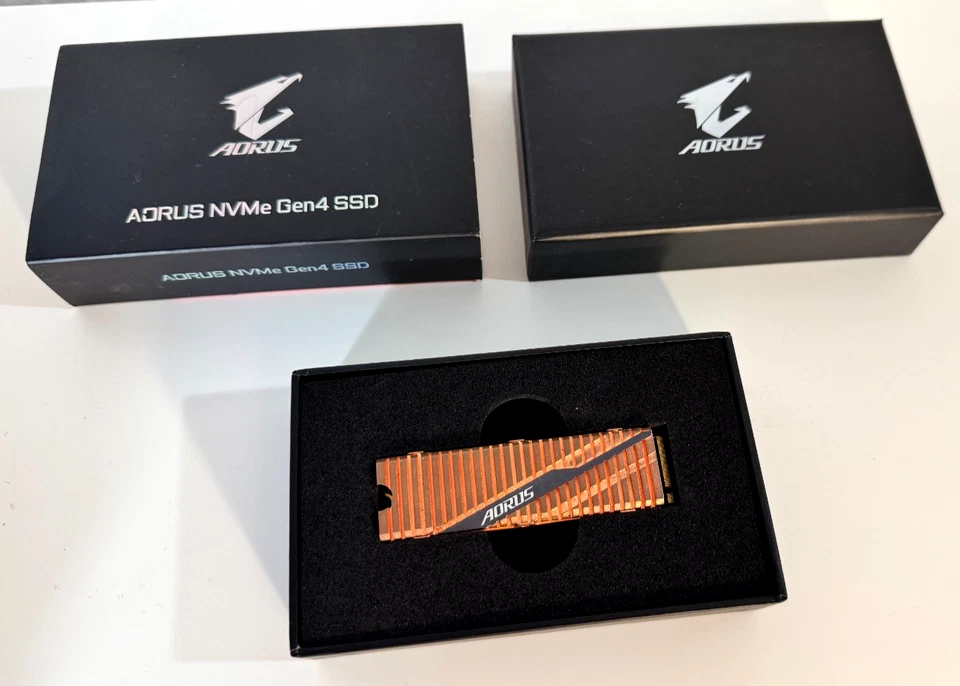 AORUS GIGABYTE AORUS  4400 MB/s 2TB Interne SSD (GP-ASM2NE6200TTTD)