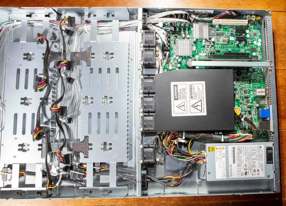 Сервер Chenbro NR12000 1U E3-1230 3,2 ГГц, 32 ГБ RAM, PSU и переходная плата, 12 отсеков для дисков - Изображение 4 из 4