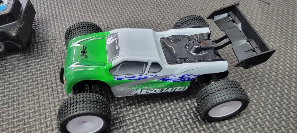 New TR28 1:28 Scale Team Associated RTR Truggy Mini RC Truck RC10 Rare TR-28 Car - Image 4 of 4