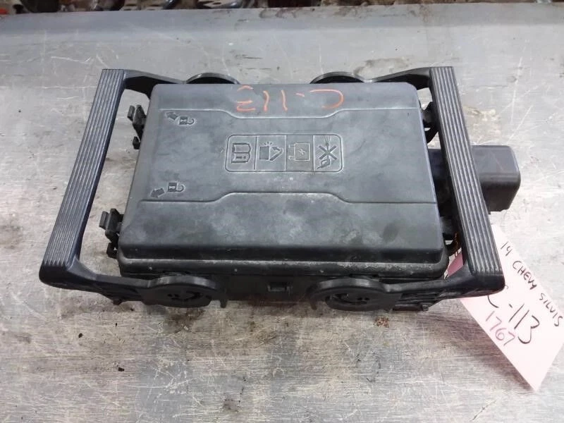 2014-2017 Chevy Silverado 1500 Pickup Engine Fuse Box - Image 2 of 4