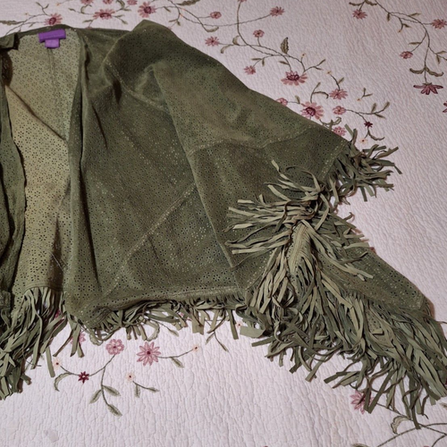 Poncho chal de cuero gamuza verde colección Suzanne Somers talla única para la mayoría - Imagen 2 de 12