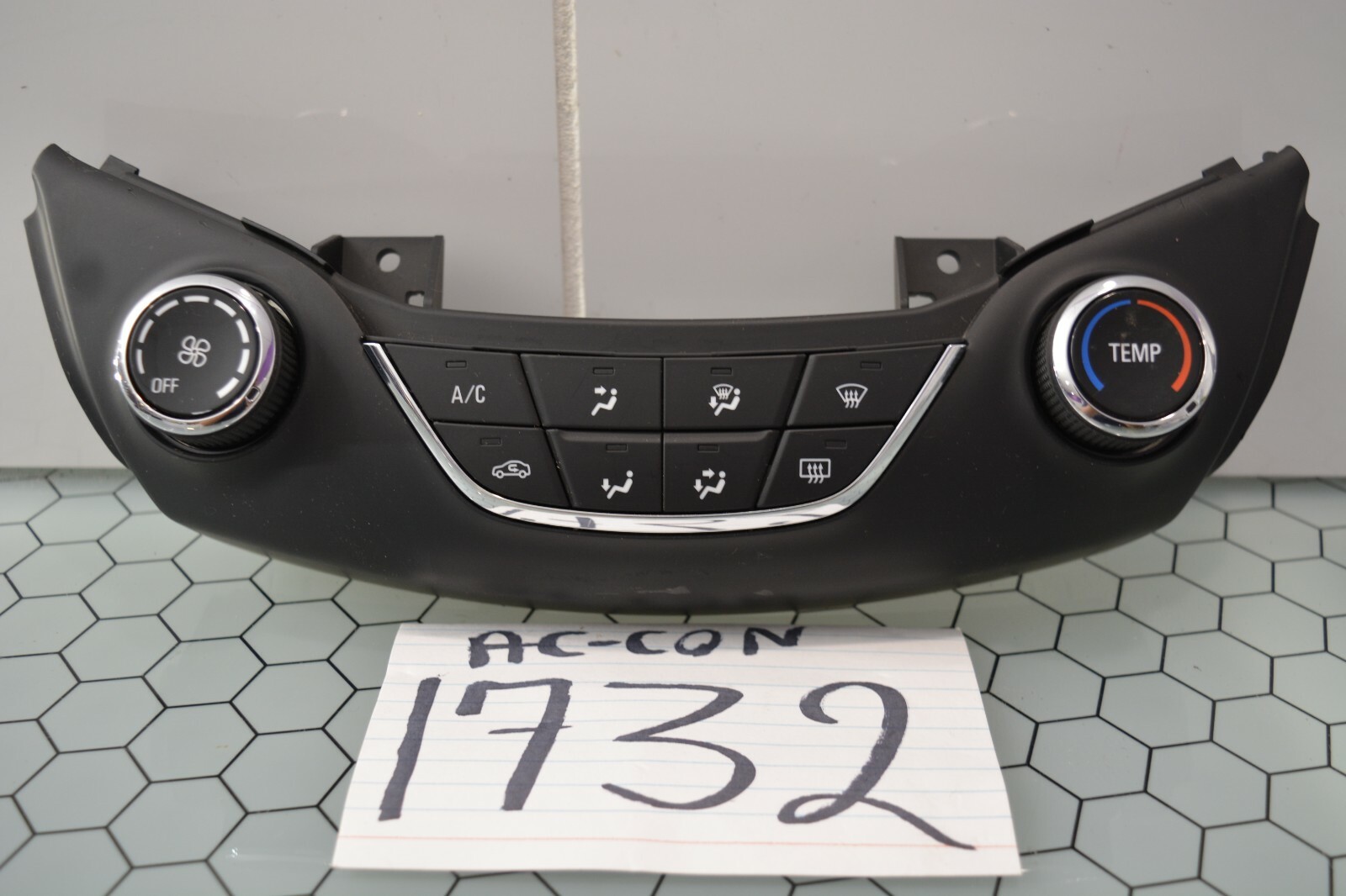 16 17 18 Chevy Cruze AC and Heater Control 39028880 Used Stock #1732-AC 
