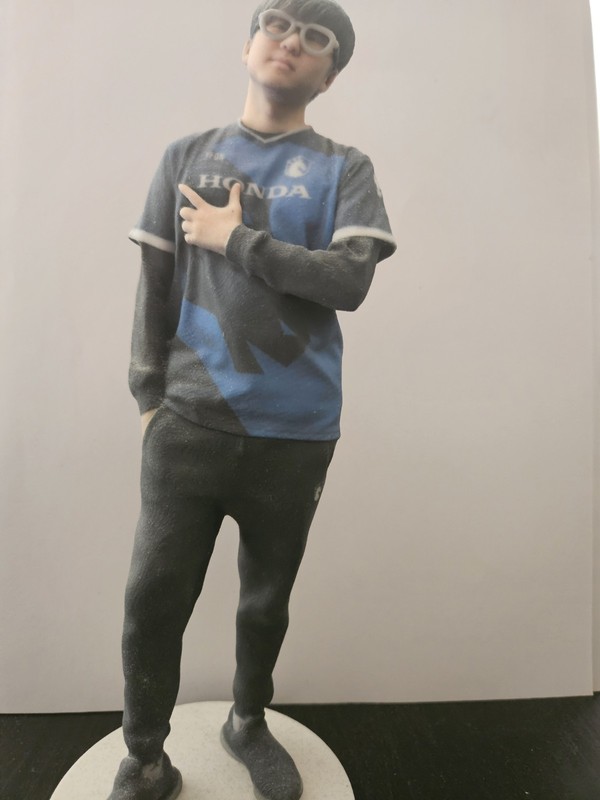 Mastercard POTW Statue - TL Yeon