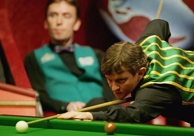 Barry Pinches at his first round match v Ken Doherty at the Embas- 2005 Photo 1